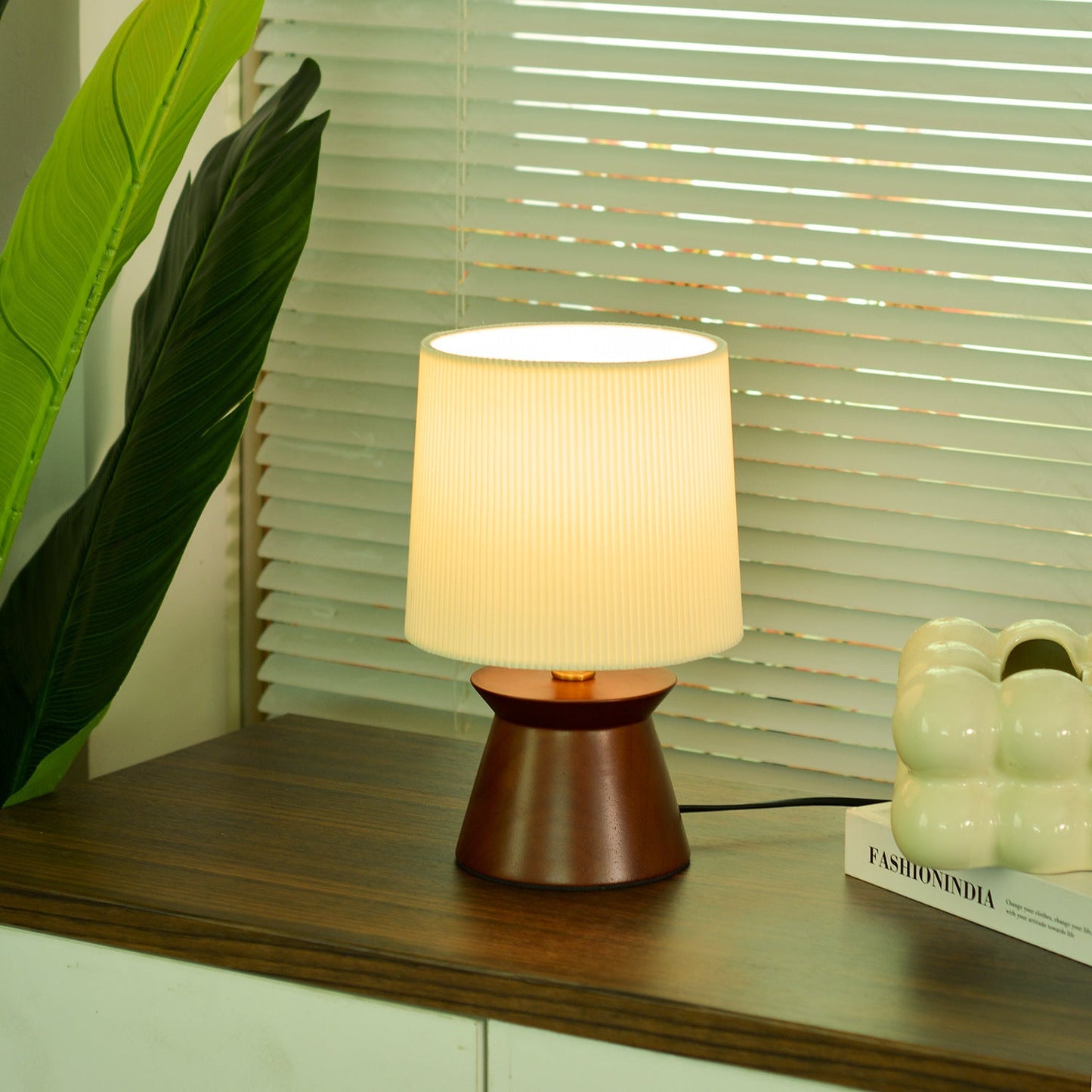 French Retro Solid Wood Striped Table Lamp