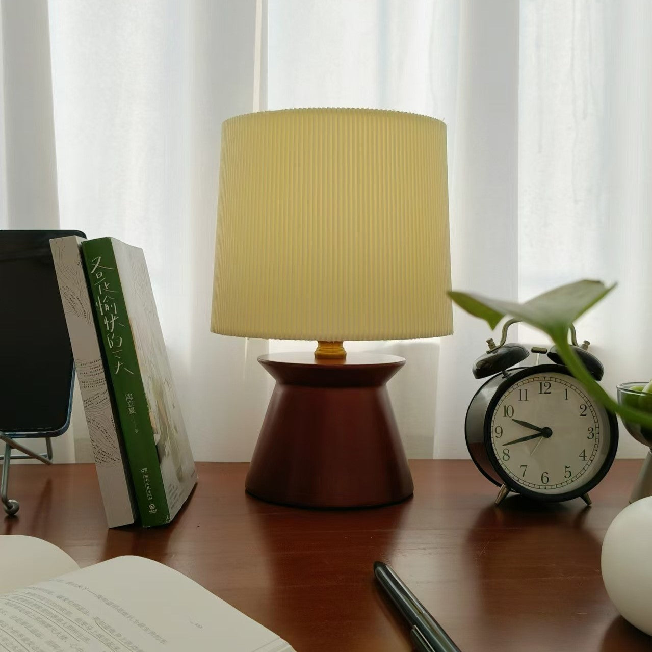 French Retro Solid Wood Striped Table Lamp