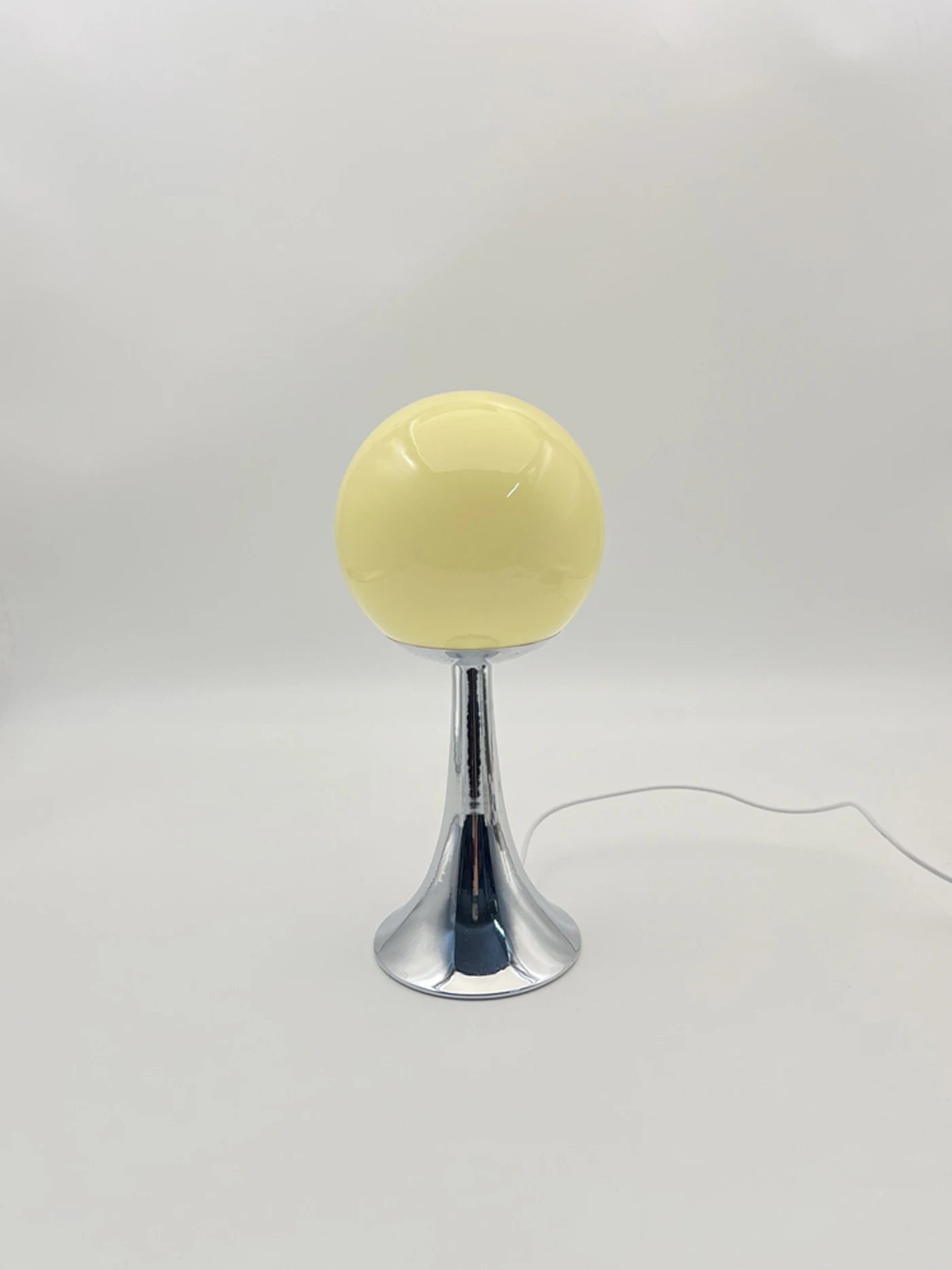 The Splendor Table Lamp