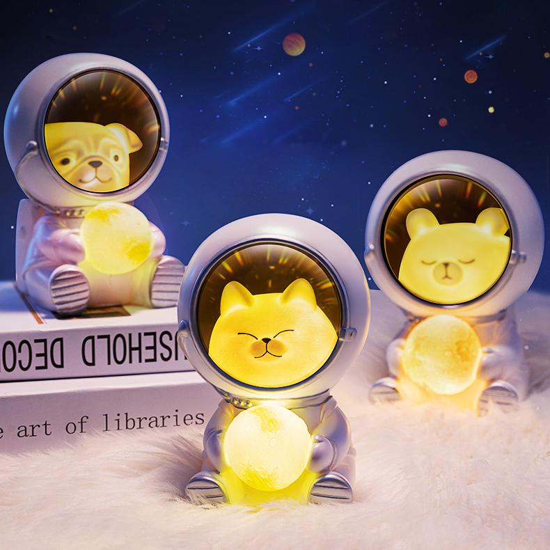 Astronaut Pet Lamp